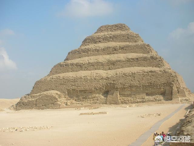 有人说金字塔是水泥浇灌的，是真的吗？