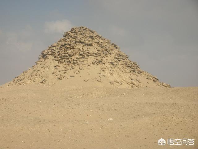 有人说金字塔是水泥浇灌的，是真的吗？