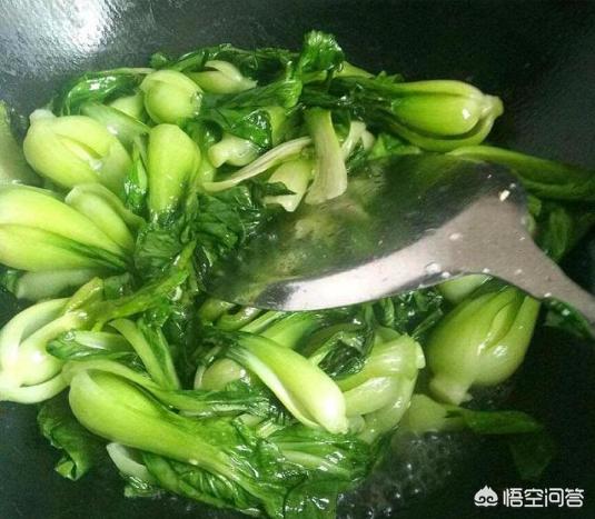 怎么把青菜炒的好看（绿油油的）又好吃？