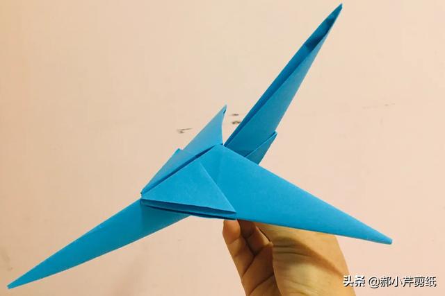 如何折纸飞机？
