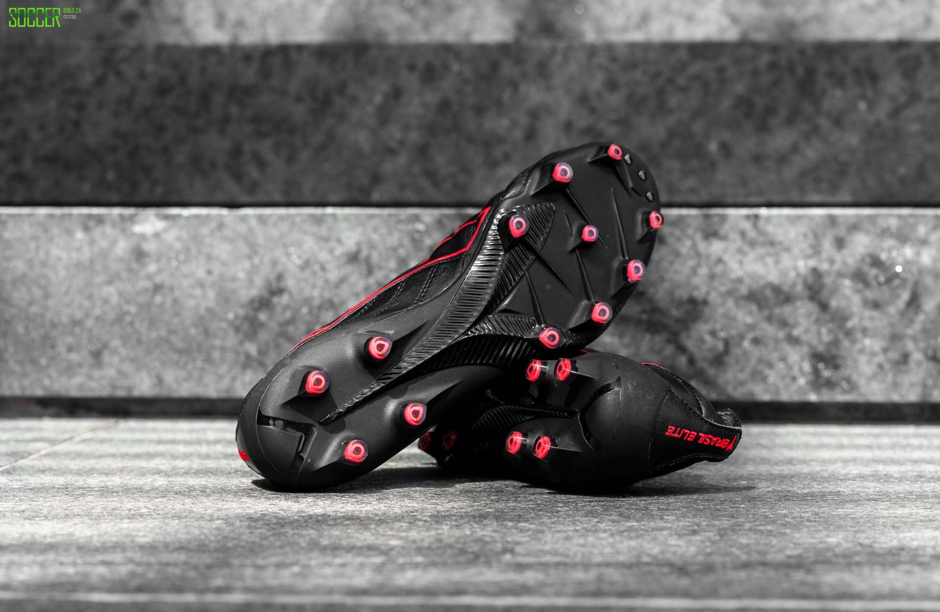 迪亚多纳发布B-Elite Italia Tech足球鞋